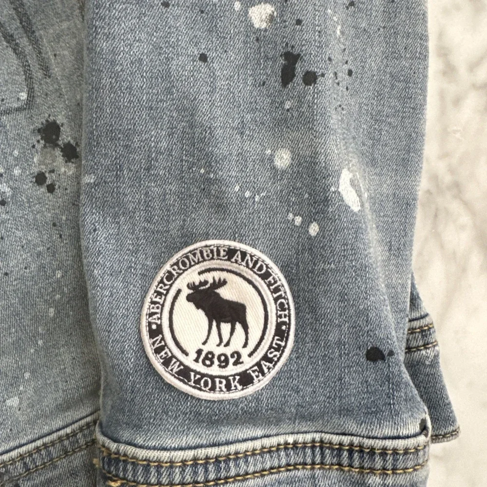 Abercrombie Kids Denim Jacket Size 7/8‎ Blue Paint Splatter Moose Back Graphic